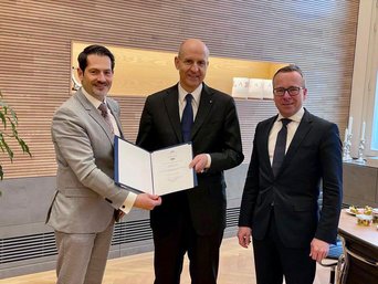 President of the Technical University of Munich, Prof. Dr. Thomas F. Hofmann, Dr. Klemens Joos, and Dean of the TUM School of Management, Prof. Dr. Gunther Friedl.